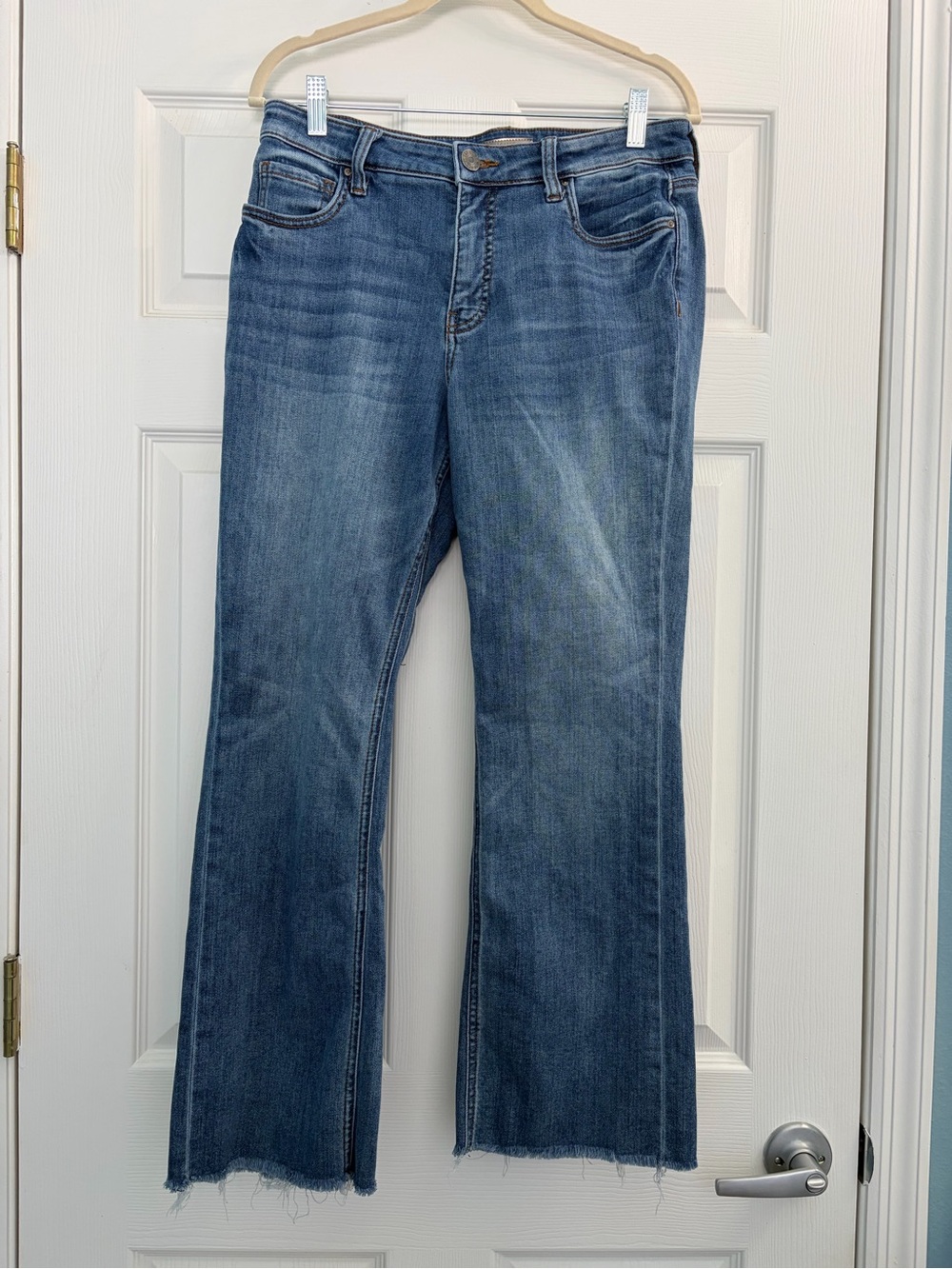 Kut From The Kloth Flare Jeans in Medium Blue